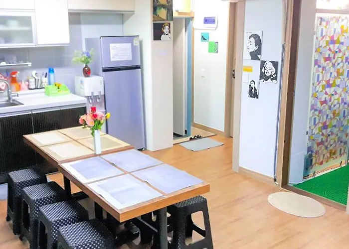 Work Life Balance Station ゲストハウス 2*